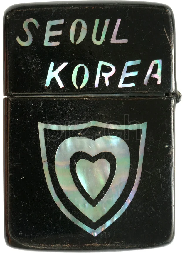 Lacquer – U.S. XXIV Army Corps, Modell three barrel hinge, round bottom, Jahr 1943 - 45, Ansicht 1