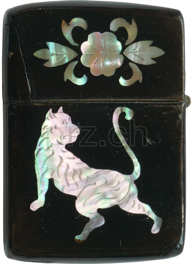 Lacquer – «Nageon Chilgi», Modell three barrel hinge, round bottom, Jahr 1943 - 45, Ansicht 1