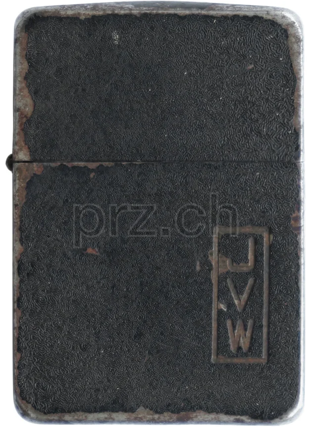 Black Crackle – engraved by Zippo, Modell four barrel hinge, flat bottom, Jahr 1942 - 43, Ansicht 1