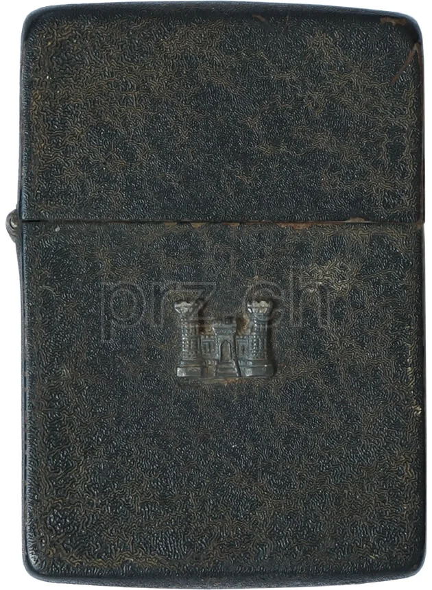 Black Crackle – U.S. Army Corps of Engineers Insignia, Modell four barrel hinge, flat bottom, Jahr 1942 - 43, Vorderseite