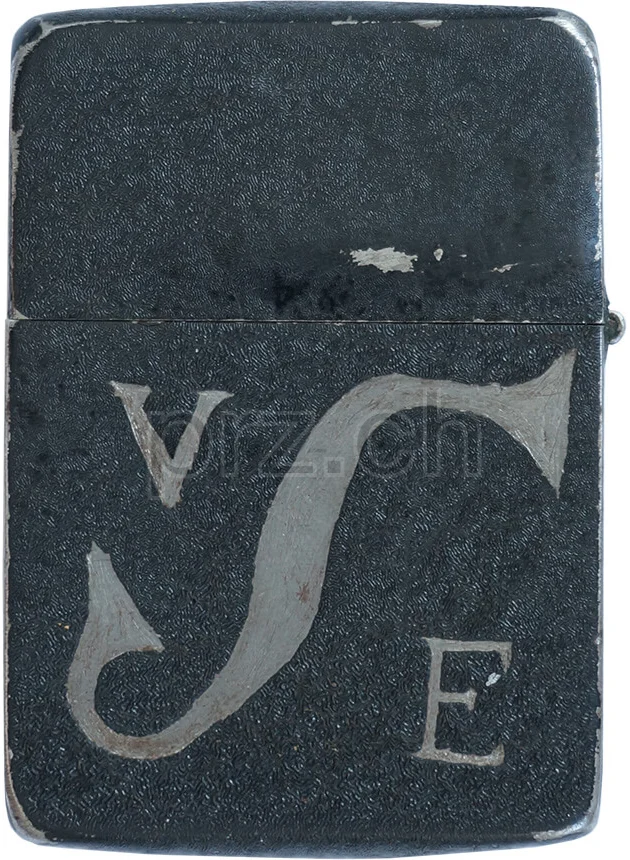 V-E Day – Victory in Europe, Modell four barrel hinge, flat bottom, Jahr 1942 - 43, Ansicht 2