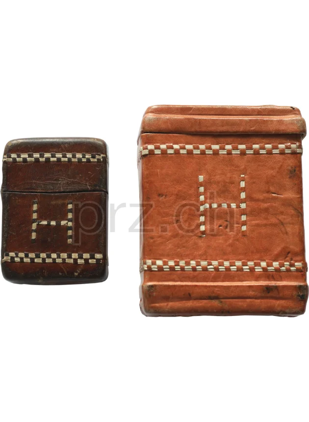 Leather – Monogram H, Modell four barrel hinge, flat bottom, Jahr 1942 - 43, Ansicht 3